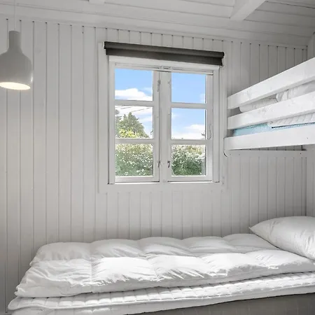 2 Bedroom Beautiful In Feriehus *