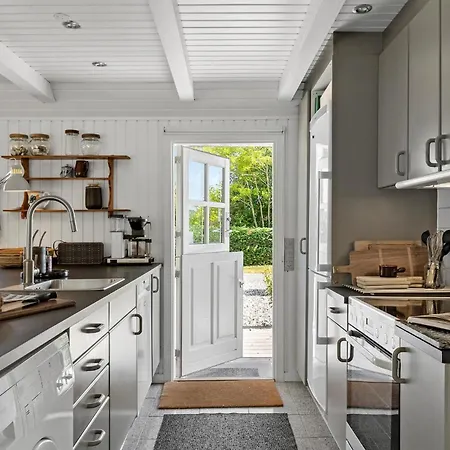 2 Bedroom Beautiful In Feriehus