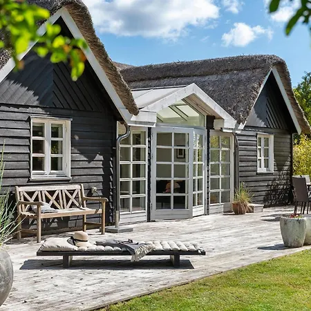 2 Bedroom Beautiful In Feriehus