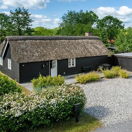 Feriehus 2 Bedroom Beautiful In